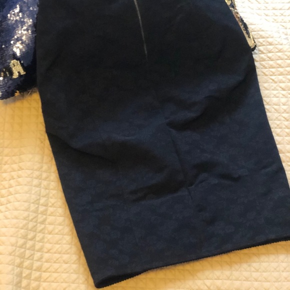 Dolce and Gabbana lingerie style pencil skirt - Picture 5 of 9